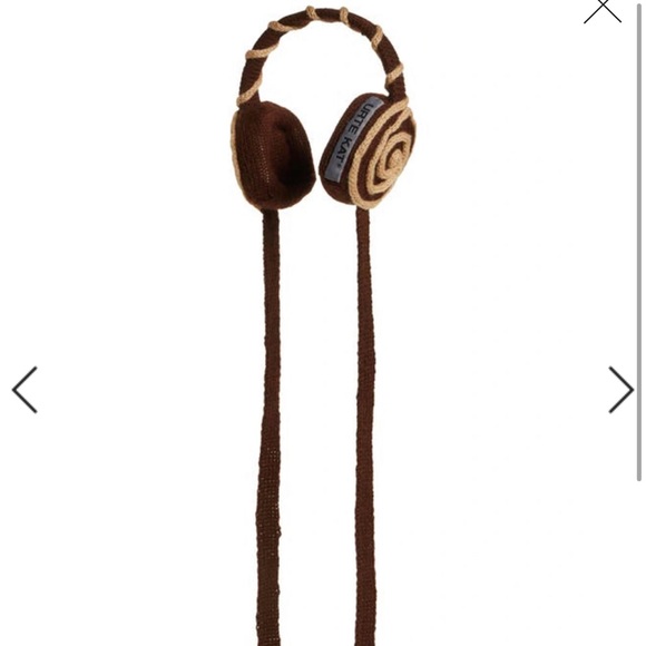 Cafe Forgot earmuffs! - Picture 2 of 6